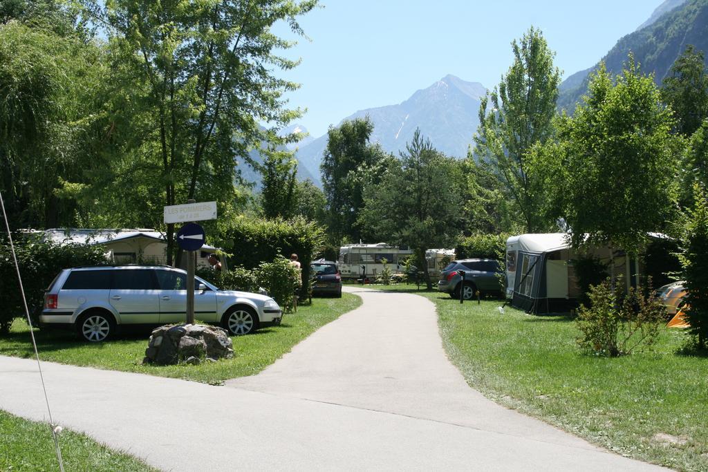 Camping Le Colporteur Hotel Le Bourg-d'Oisans Exterior photo