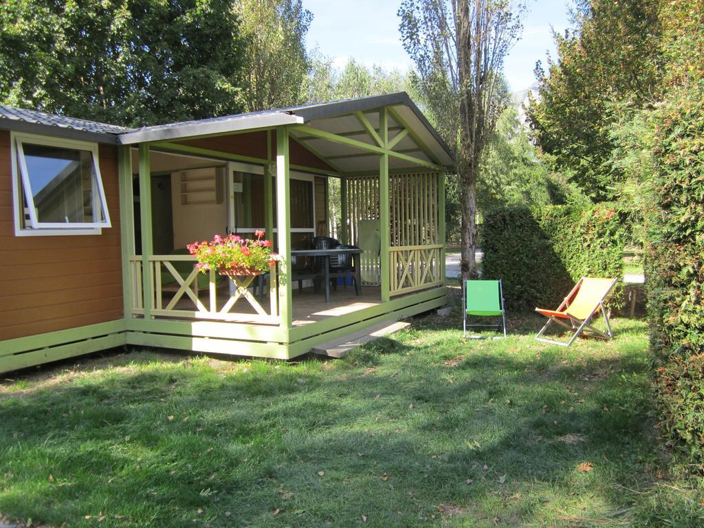 Camping Le Colporteur Hotel Le Bourg-d'Oisans Exterior photo