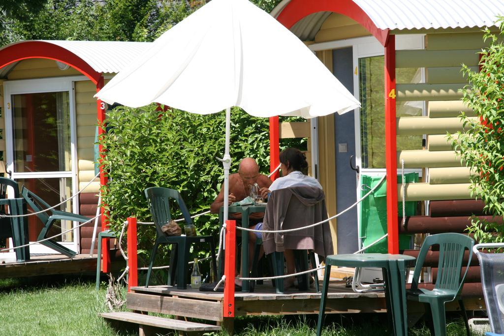 Camping Le Colporteur Hotel Le Bourg-d'Oisans Exterior photo